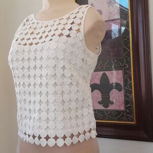 White house black market crochet Circle Design Crop top Sz Small